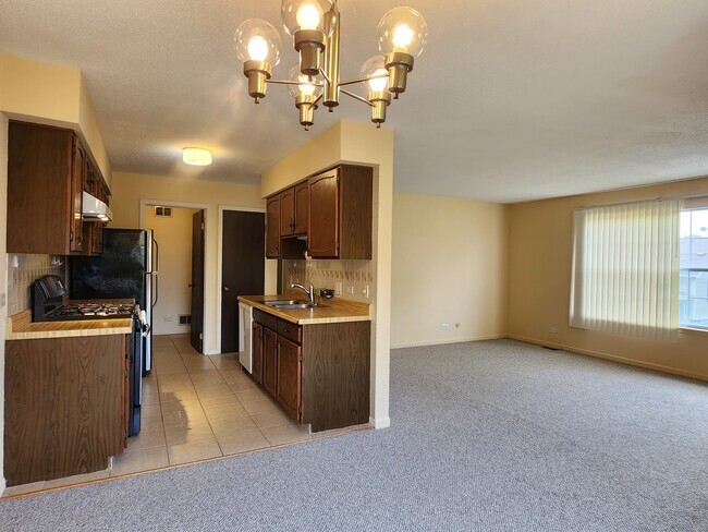 KItchen with living room - 326 Plumwood Ln