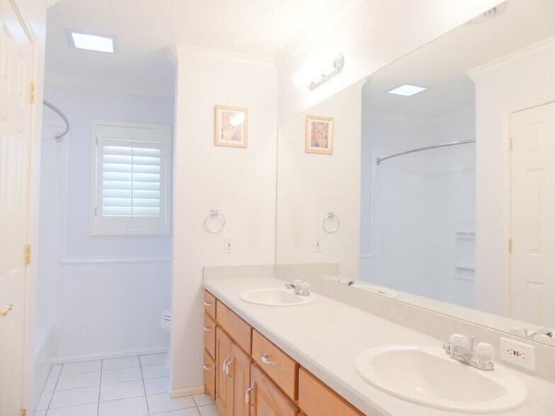 Building Photo - 1312 NW 15th St