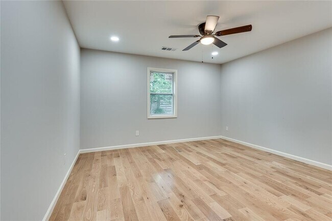 Building Photo - 2575 Barrylynn Dr