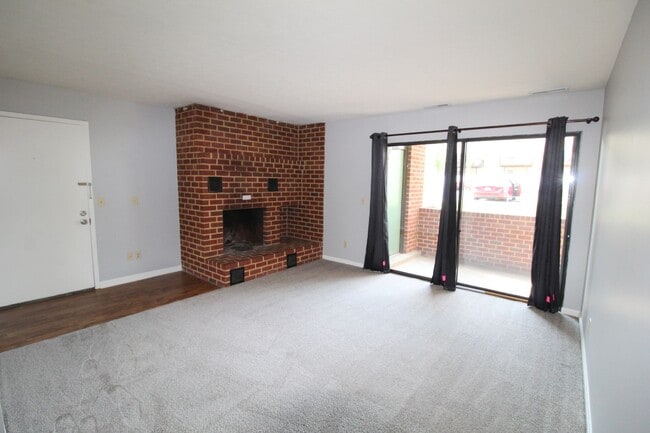 Building Photo - 1018-1 Blue Ridge Dr