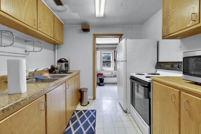 Building Photo - 344 Stewart St