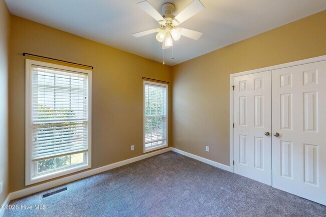 Building Photo - 1140 Greenbriar Dr