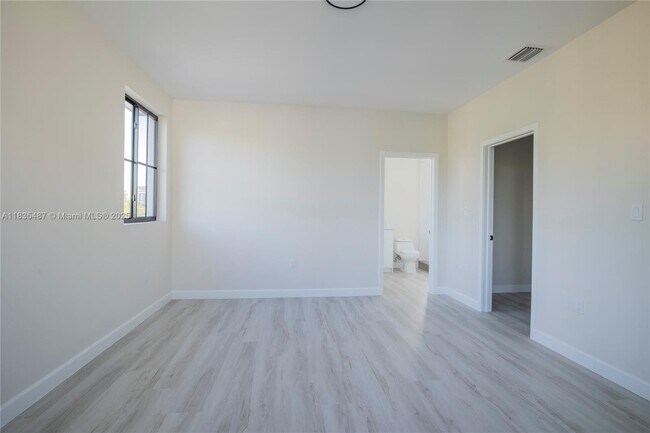 Building Photo - 18020 SW 103rd Ave