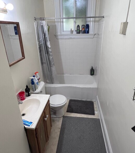 Building Photo - 2374 Victor St