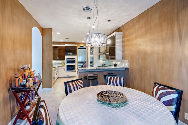 Building Photo - 279 Carina Dr