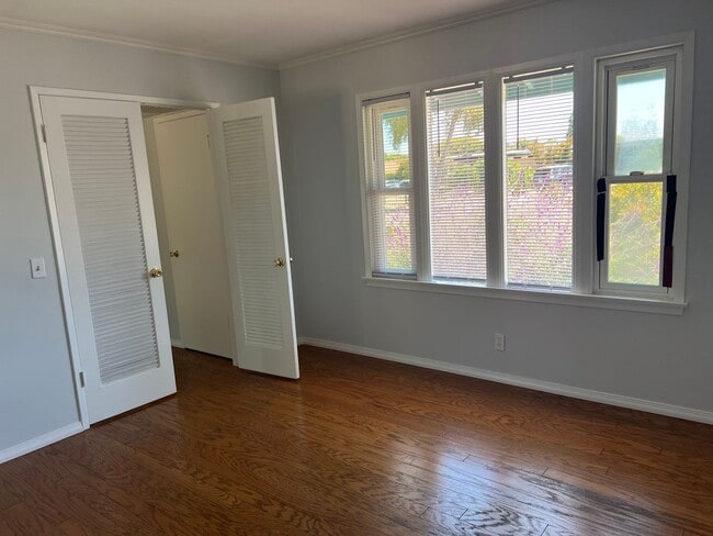 Building Photo - Spacious 2-Story Home in Kellogg School Di...