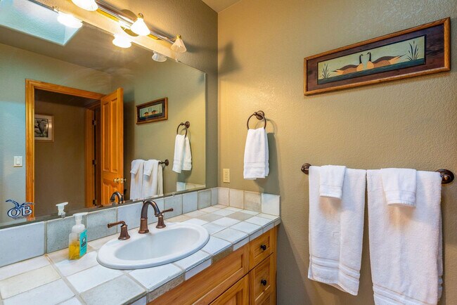 Building Photo - 17028 Cooper Dr