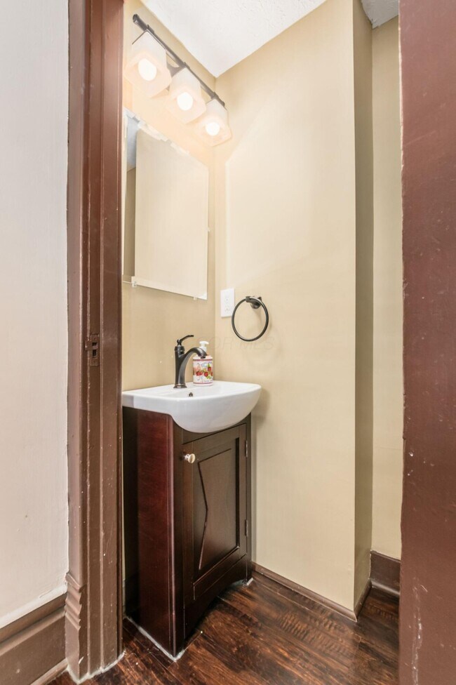 Building Photo - 541 E Whittier St