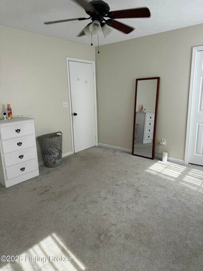 Building Photo - 4110 Hickoryview Dr