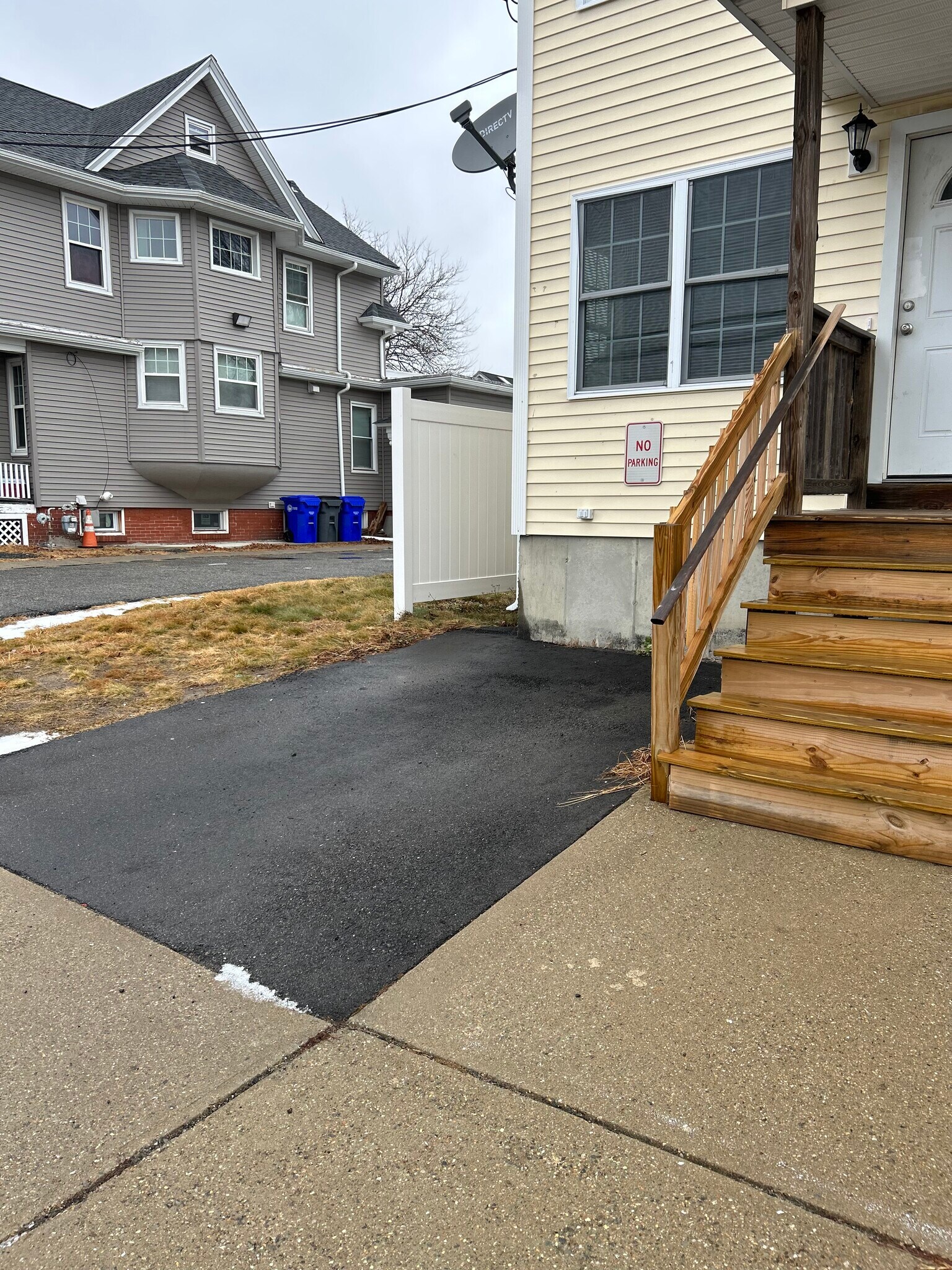 Building Photo - 25 Denison St