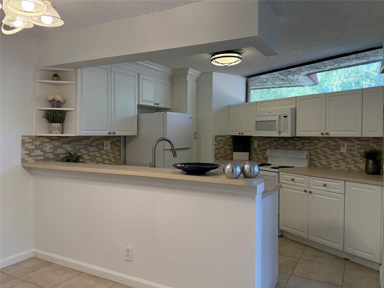 Building Photo - 8183 Severn Dr