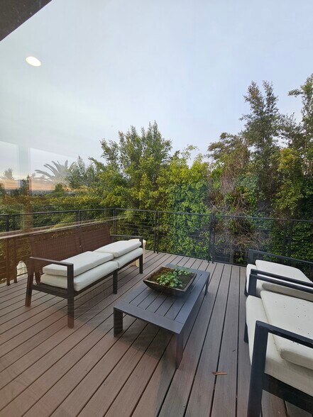 Building Photo - 957 Manzanita St