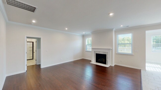 Building Photo - 1246 Ainslie Pl Rd