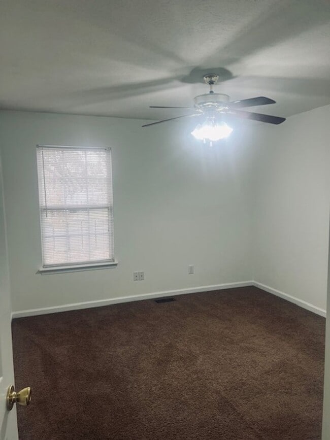 Building Photo - Jordans Crossing