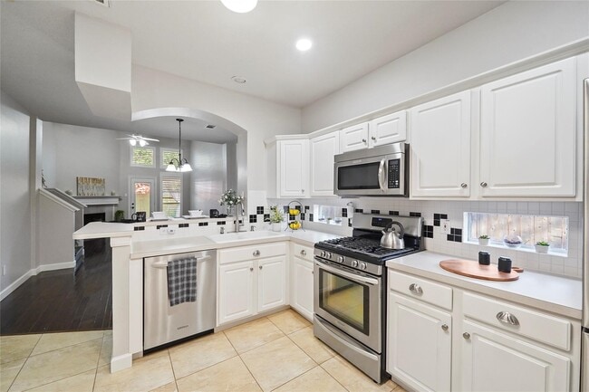 Building Photo - 2351 Summit Way Ct