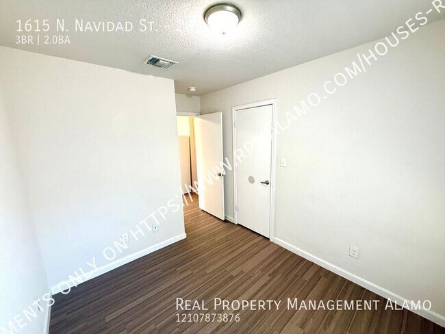 Building Photo - 1615 N Navidad St