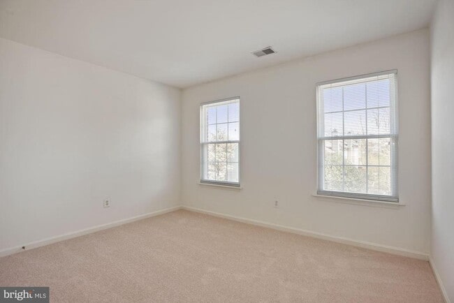 Building Photo - 4002 Rosemeade Dr