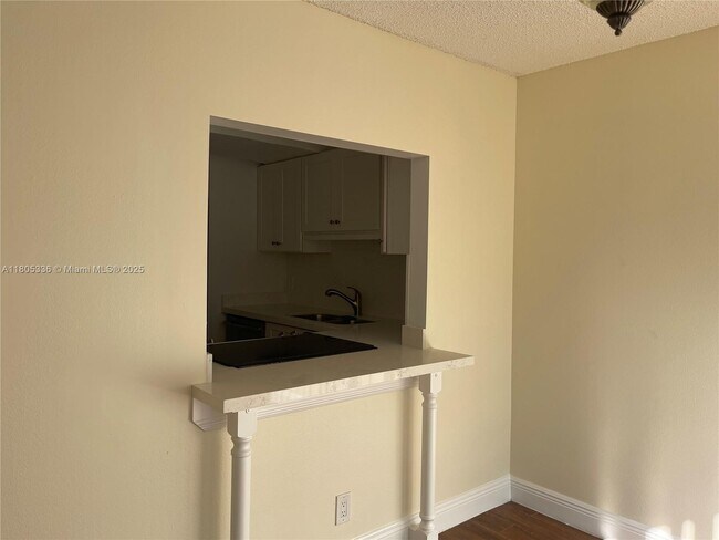Building Photo - 9401 Evergreen Pl