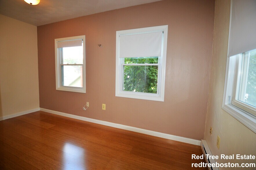 Building Photo - 39 Montfern Ave