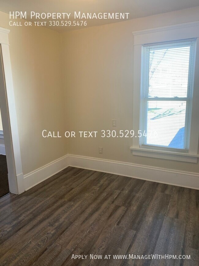 Building Photo - 1109 Hoover Pl NW