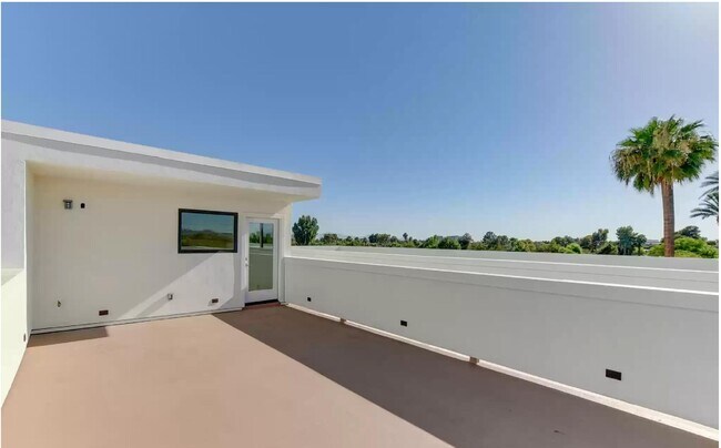 Building Photo - 1111 E Missouri Ave