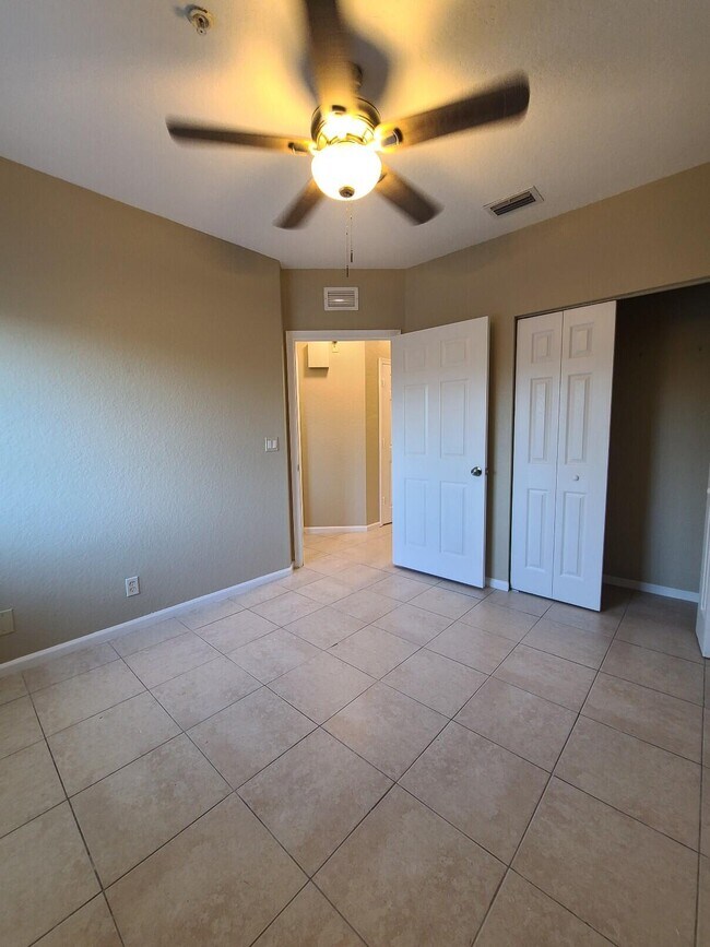 Building Photo - 1169 Golden Lakes Blvd