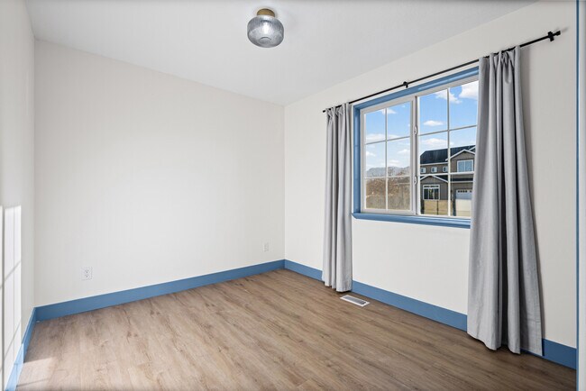 Building Photo - 1572 S Bridle Path Loop