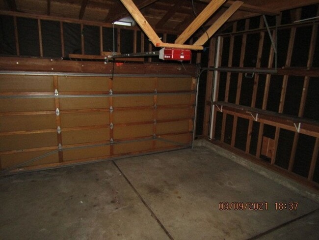 Building Photo - 3 bedroom, 2 bathroom, in East Medford