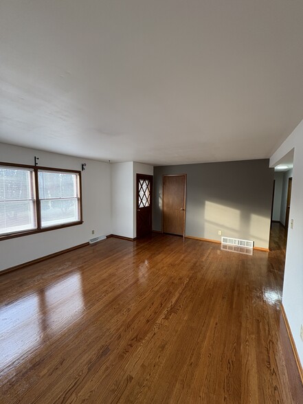 Building Photo - 2950 N 184th St