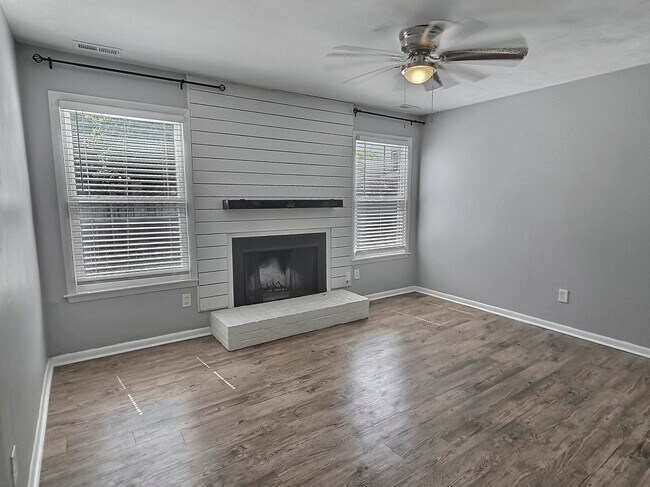 Building Photo - 613 Folkstone Way
