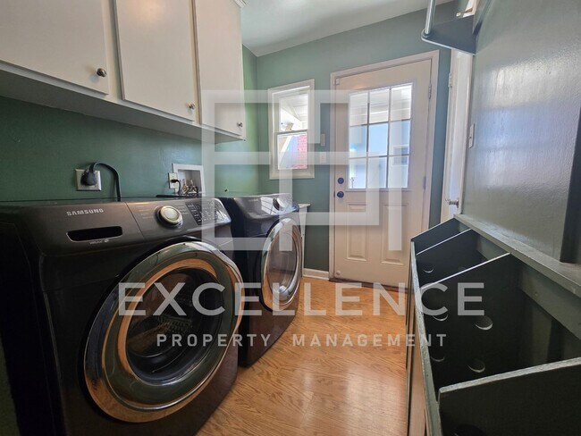 Building Photo - 4/2 House With Yard, Hardwood Floors, Pets...