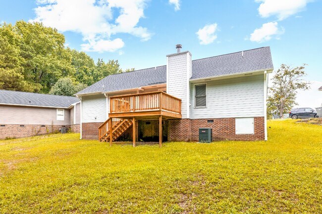 Building Photo - 3 Bed, 2 Bath Home with a Backporch Perfect for Watching Sunsets