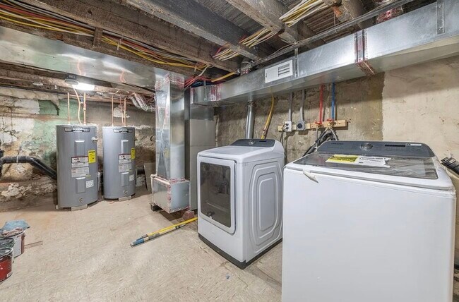 Building Photo - 2031 S 19th St