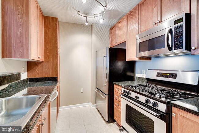 Building Photo - 851 N Glebe Rd