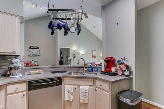 Building Photo - 321 Duke St