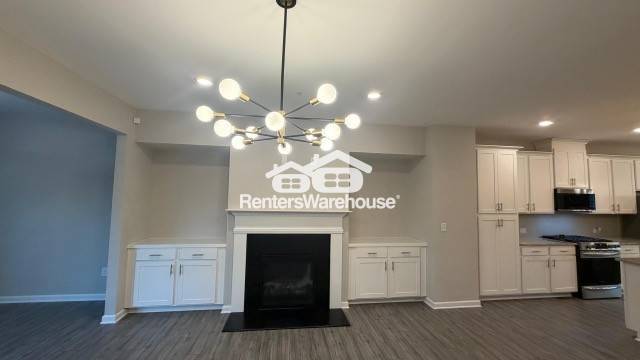 Building Photo - 328 Commons Ave