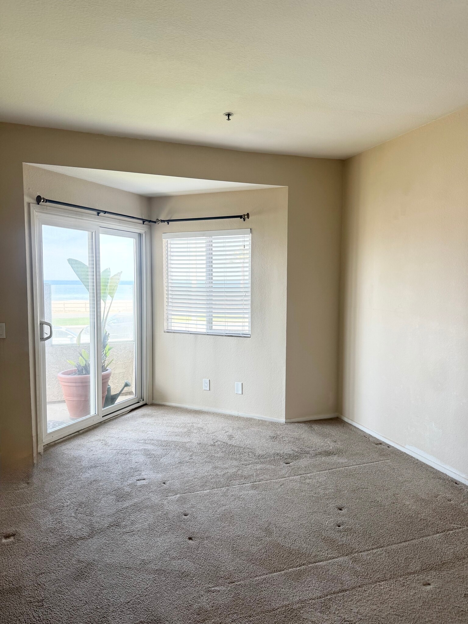 Primary bedroom with balcony - 1400 Pacific Coast Hwy