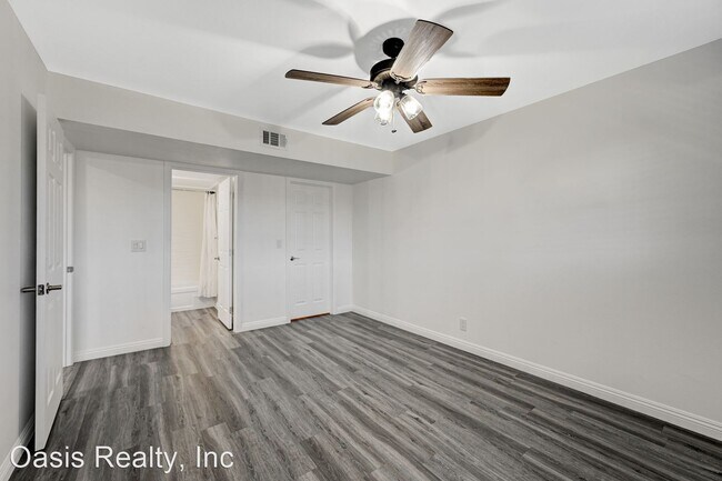 Building Photo - 1 br, 1 bath House - 605 S. Royal Crest Ci...