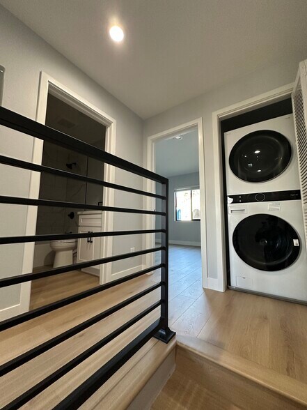 Building Photo - 826 Rose Ave