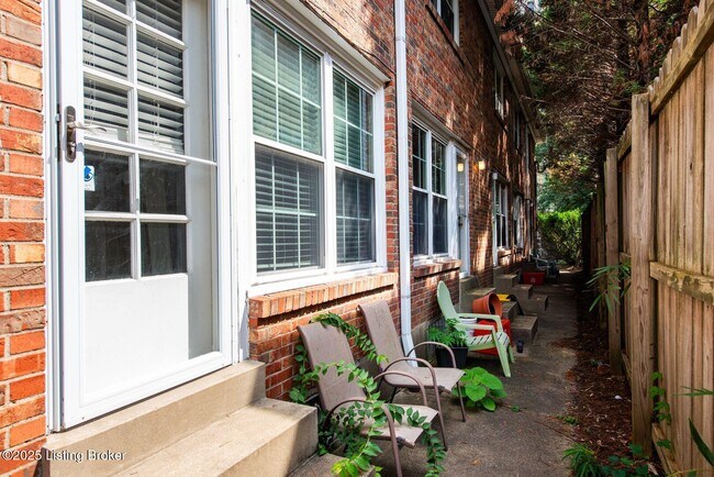 Building Photo - 2159 Bonnycastle Ave