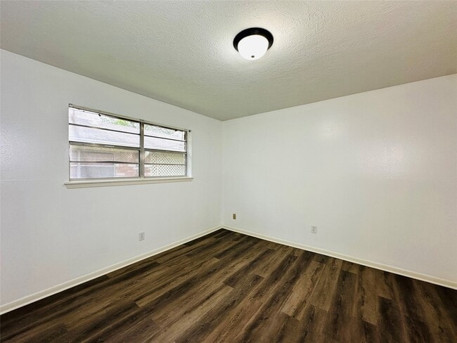 Building Photo - 1011 Mccall Ave