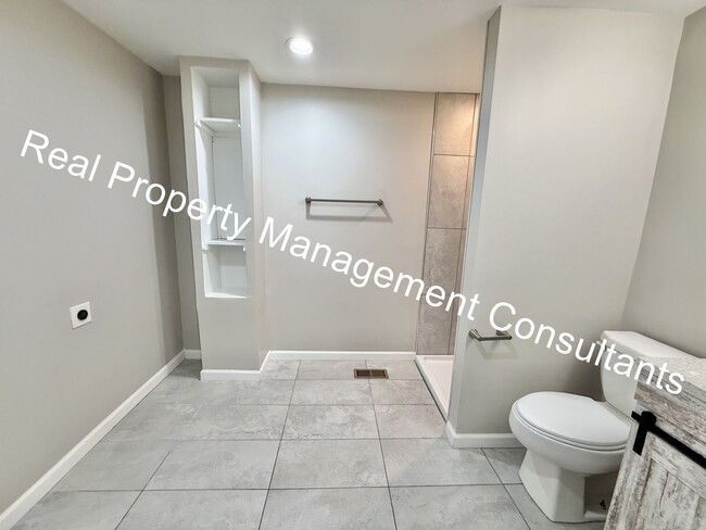 Building Photo - Stylishly Updated 3-Bedroom, 3-Bath Home –...