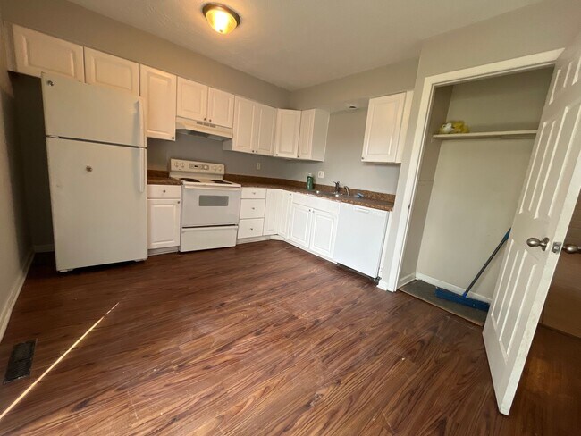 Building Photo - 1851-1853-1853 Lake Club Dr