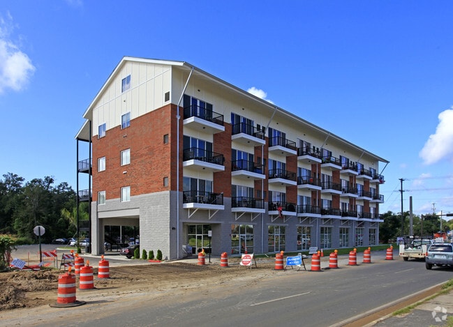 Building Photo - TLH RENT