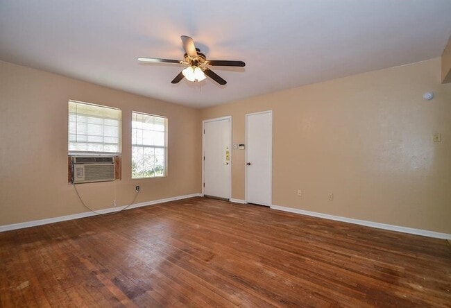 Building Photo - 5515 Flamingo Dr