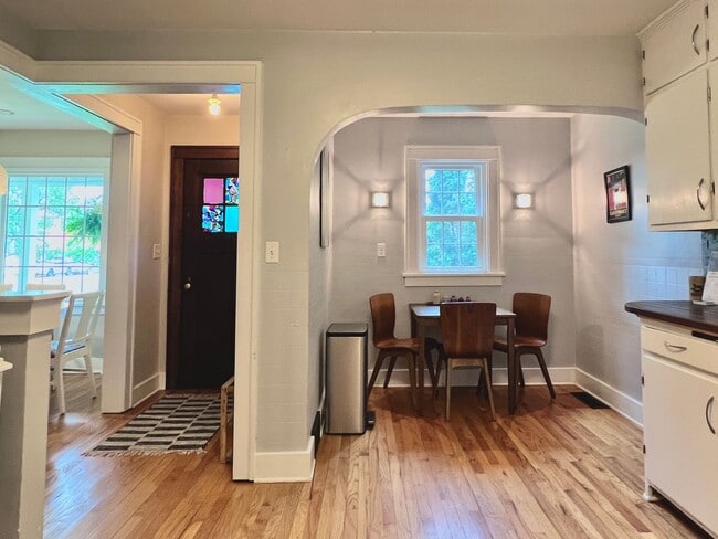 Building Photo - The Ideal TC Downtown Retreat
