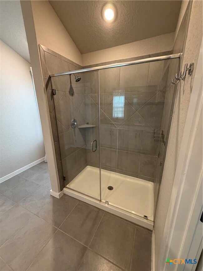 Building Photo - 1100 RIVER WOOD