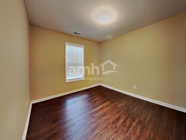 Building Photo - 4004 Pearl Rd