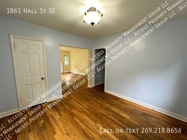 Building Photo - SE Side 3 Bedroom Home by East GR
