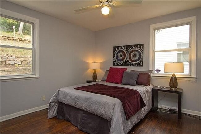 Building Photo - Adorable 2 Bedroom 1 Bath Home in Sylvan Heights!